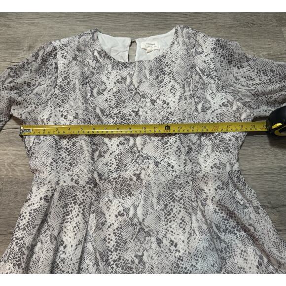 Seraphine Maternity And Nursing Blouse US 10 Snake print White Gray Zippers EUC - Picture 10 of 13